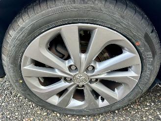 Toyota Auris Touring Sports 1.8 Hybrid aut 123pk L.Pro Exe - nap - pano - xenon - navi - camera - keyless - bearlock - pdc v+a picture 76