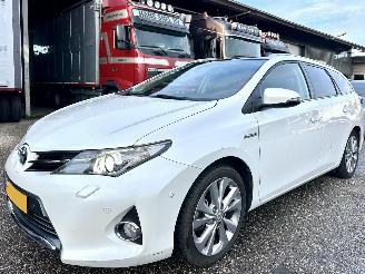 Toyota Auris Touring Sports 1.8 Hybrid aut 123pk L.Pro Exe - nap - pano - xenon - navi - camera - keyless - bearlock - pdc v+a picture 2