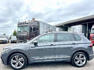 Schadeauto Volkswagen Tiguan 1.5 TSI 150pk aut + f1 R-Line - pano - virtual - stuurverw - leer + stoelverw - line + front + side + park assist 2022/8