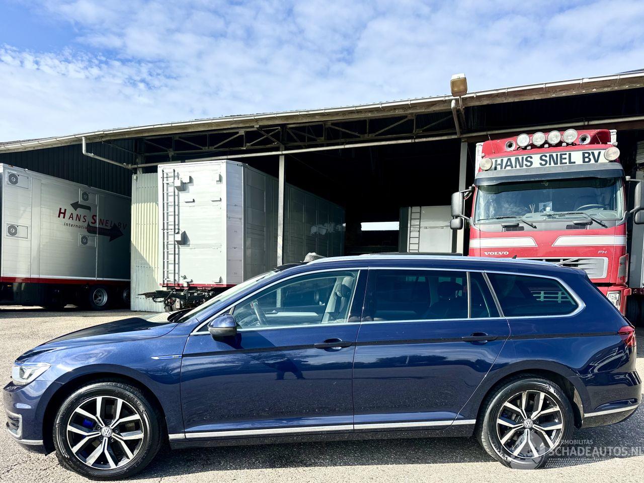 Volkswagen Passat 1.4 TSI GTE 156pk aut Highline variant - pano - massage - stoelverw - trekh - navi - front assist