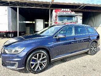 Volkswagen Passat 1.4 TSI GTE 156pk aut Highline variant - pano - massage - stoelverw - trekh - navi - front assist picture 2