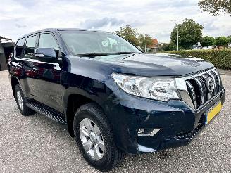 Toyota Landcruiser 2.8D-4D F 204pk aut 4WD Comfort high roof window van - nw model - leer - stoelverw - keyless - camera picture 4
