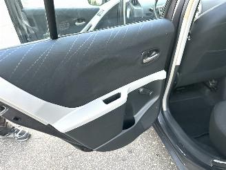 Toyota Yaris 1.3 VVT-I 87pk Sol MMT Automaat Follow me 5drs - navi - airco - bleutooth - 80dkm - elektr ramen v + spiegels picture 45