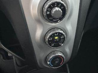 Toyota Yaris 1.3 VVT-I 87pk Sol MMT Automaat Follow me 5drs - navi - airco - bleutooth - 80dkm - elektr ramen v + spiegels picture 18