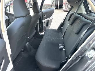 Toyota Yaris 1.3 VVT-I 87pk Sol MMT Automaat Follow me 5drs - navi - airco - bleutooth - 80dkm - elektr ramen v + spiegels picture 23
