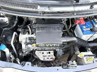 Toyota Yaris 1.3 VVT-I 87pk Sol MMT Automaat Follow me 5drs - navi - airco - bleutooth - 80dkm - elektr ramen v + spiegels picture 58