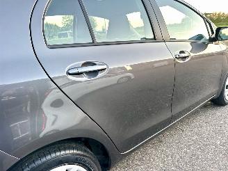 Toyota Yaris 1.3 VVT-I 87pk Sol MMT Automaat Follow me 5drs - navi - airco - bleutooth - 80dkm - elektr ramen v + spiegels picture 68
