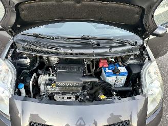 Toyota Yaris 1.3 VVT-I 87pk Sol MMT Automaat Follow me 5drs - navi - airco - bleutooth - 80dkm - elektr ramen v + spiegels picture 57