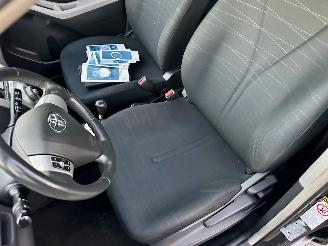 Toyota Yaris 1.3 VVT-I 87pk Sol MMT Automaat Follow me 5drs - navi - airco - bleutooth - 80dkm - elektr ramen v + spiegels picture 33