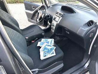 Toyota Yaris 1.3 VVT-I 87pk Sol MMT Automaat Follow me 5drs - navi - airco - bleutooth - 80dkm - elektr ramen v + spiegels picture 22