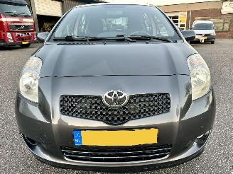 Toyota Yaris 1.3 VVT-I 87pk Sol MMT Automaat Follow me 5drs - navi - airco - bleutooth - 80dkm - elektr ramen v + spiegels picture 3