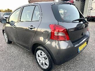 Toyota Yaris 1.3 VVT-I 87pk Sol MMT Automaat Follow me 5drs - navi - airco - bleutooth - 80dkm - elektr ramen v + spiegels picture 7