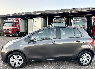 Unfallwagen Toyota Yaris 1.3 VVT-I 87pk Sol MMT Automaat 5drs - navi - airco - lmv - 80dkm - elektr ramen voor - elektr spiegels 2008/10