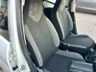 Toyota Aygo 1.0 VVT-i 72pk X-Fun 5drs - 39dkm nap - 1e eig - airco - cruise - esp - elektr ramen - rijdbaar picture 38