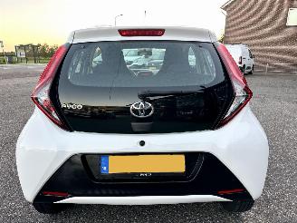 Toyota Aygo 1.0 VVT-i 72pk X-Fun 5drs - 39dkm nap - 1e eig - airco - cruise - esp - elektr ramen - rijdbaar picture 6