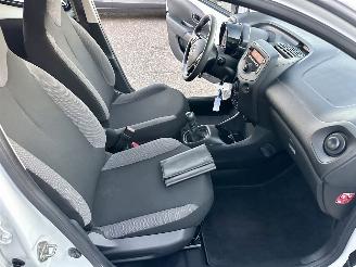 Toyota Aygo 1.0 VVT-i 72pk X-Fun 5drs - 39dkm nap - 1e eig - airco - cruise - esp - elektr ramen - rijdbaar picture 37