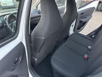 Toyota Aygo 1.0 VVT-i 72pk X-Fun 5drs - 39dkm nap - 1e eig - airco - cruise - esp - elektr ramen - rijdbaar picture 51