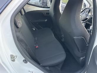 Toyota Aygo 1.0 VVT-i 72pk X-Fun 5drs - 39dkm nap - 1e eig - airco - cruise - esp - elektr ramen - rijdbaar picture 48
