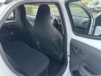 Toyota Aygo 1.0 VVT-i 72pk X-Fun 5drs - 39dkm nap - 1e eig - airco - cruise - esp - elektr ramen - rijdbaar picture 47