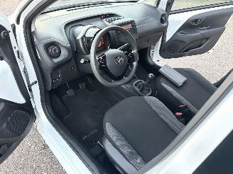 Toyota Aygo 1.0 VVT-i 72pk X-Fun 5drs - 39dkm nap - 1e eig - airco - cruise - esp - elektr ramen - rijdbaar picture 19