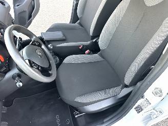 Toyota Aygo 1.0 VVT-i 72pk X-Fun 5drs - 39dkm nap - 1e eig - airco - cruise - esp - elektr ramen - rijdbaar picture 18