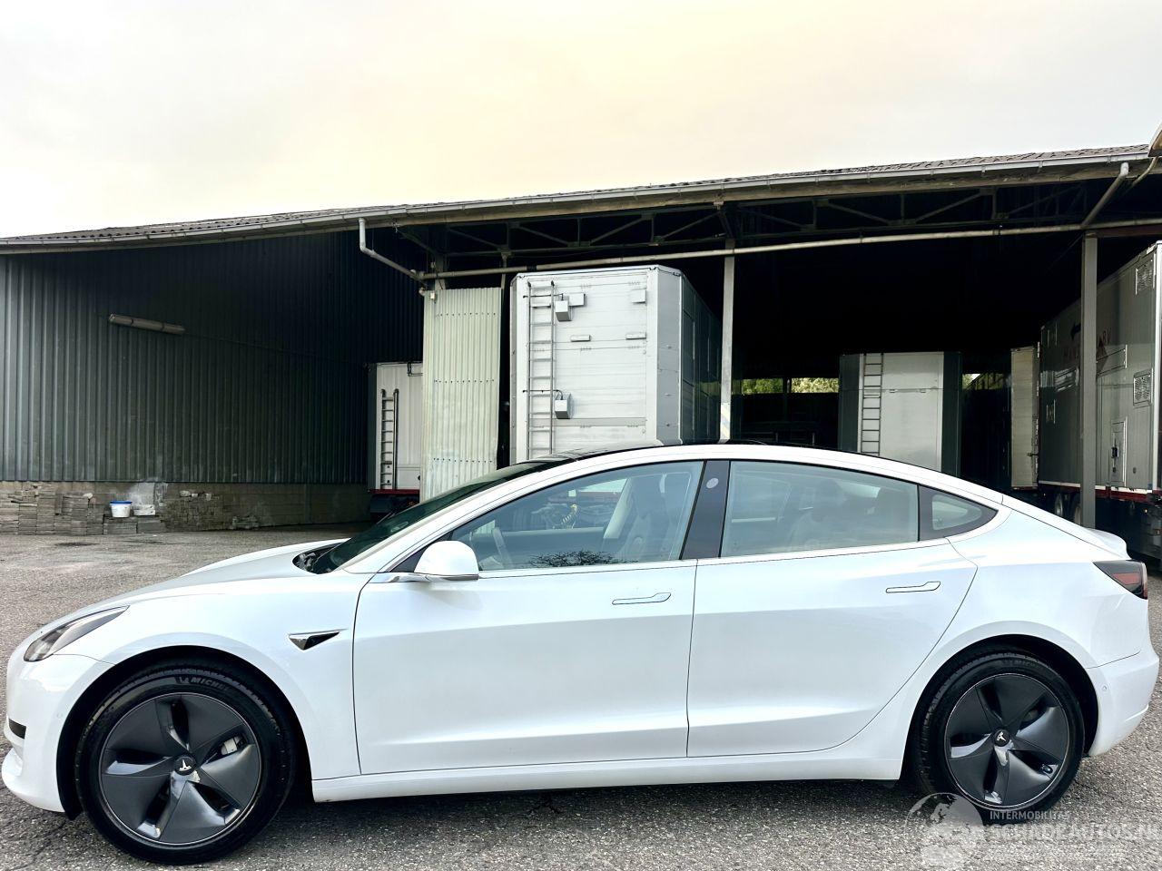 Tesla Model 3 60kWh 238pk aut Standard RWD Plus - pano - nap - navi - camera - leer - stoelverw - pdc v+a - self driving