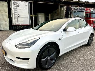 Tesla Model 3 60kWh 238pk aut Standard RWD Plus - pano - nap - navi - camera - leer - stoelverw - pdc v+a - self driving picture 2