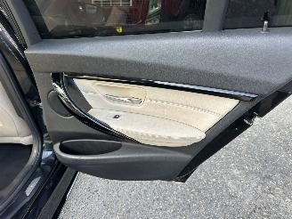 BMW 3-serie 330e 245pk 8-traps aut M-Sport - schuifdak - nap - spoilers - leer - verlaagd - pdc v+a - plug-in hybrid - facelift model picture 37