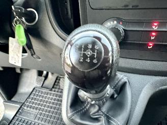 Mercedes Vito 111 CDI 114pk 6-bak Lang - nap - 1e eig - 3pers - navi - camera - airco - trekh - euro6 - licht + regens picture 19