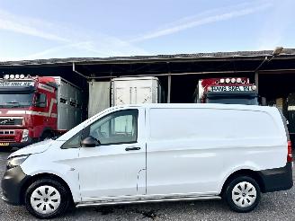 Mercedes Vito 111 CDI 114pk 6-bak Lang - nap - 1e eig - 3pers - navi - camera - airco - trekh - euro6 - licht + regens 2019/1