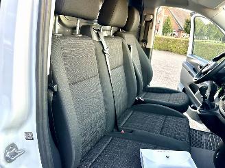Mercedes Vito 111 CDI 114pk 6-bak Lang - nap - 1e eig - 3pers - navi - camera - airco - trekh - euro6 - licht + regens picture 21