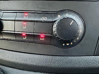 Mercedes Vito 111 CDI 114pk 6-bak Lang - nap - 1e eig - 3pers - navi - camera - airco - trekh - euro6 - licht + regens picture 18