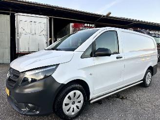 Mercedes Vito 111 CDI 114pk 6-bak Lang - nap - 1e eig - 3pers - navi - camera - airco - trekh - euro6 - licht + regens picture 2