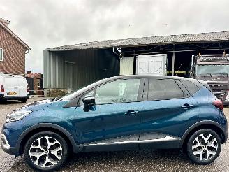Damaged car Renault Captur 1.2 TCe 120pk aut Intens - 56dkm nap - 1e eig - keyless - navi - camera - park assist - clima + cruise 2018/6