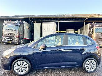 Schadeauto Citroën C3 1.2 82pk PureTech Collection - pano - 90dkm nap - navi - clima - cruise - pdc - 4x elektr ramen 2015/6