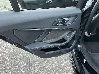 BMW 1-serie M135i xDrive 306pk aut + f1 High Exe M-Sport Performance - pano - hud - harman/kardon - keyless - kuipstoelen picture 32