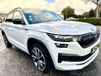 Skoda Kodiaq 1.5 TSI 150pk aut + f1 Sportline Bus - nap - camera - keyless - stuurverw - front + line + side assist picture 4