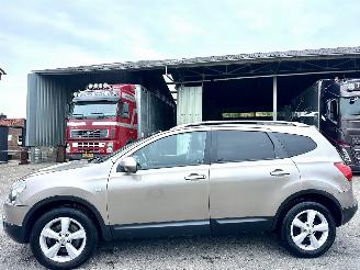 Vaurioauto  passenger cars Nissan Qashqai+2 2.0 141pk 4WD aut Con. Ed 7Pers - pano - navi - camera - defa alarm - 7 zitplaatsen - rijdbaar 2010/6