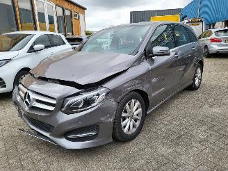 Damaged car Mercedes B-klasse B 180  1.6 benzine 123 pk autom 56000 km 1e eigenaar 2018/9