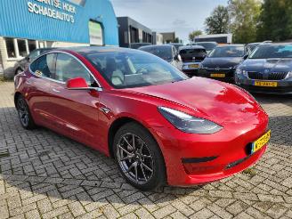 Schadeauto Tesla Model 3 Tesla Model 3 RWD 440 KM rijbereik nwprijs € 50 000 2020/12