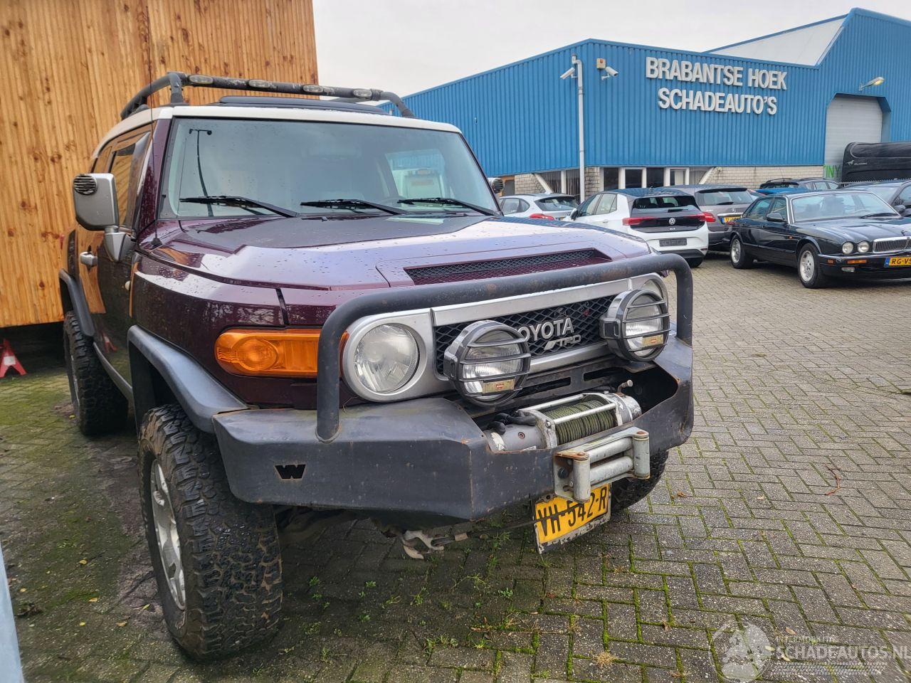 Toyota FJ Cruiser 4.0 autom v6 lpg G3 178kw  VAN