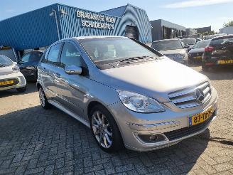 Vaurioauto  passenger cars Mercedes B-klasse MB B-klasse 150 avandgarde automaat 2006/7
