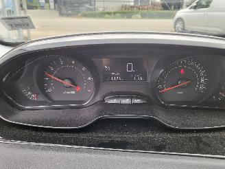 Peugeot 208 1.0 VTi Access COOL  2E eigenaar motor loopt op 2 cil ,rijdt nog wel (ZIE 3E FOTO) picture 6