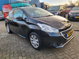 škoda osobní automobily Peugeot 208 1.0 VTi Access COOL  2E eigenaar motor loopt op 2 cil ,rijdt nog wel (ZIE 3E FOTO) 2014/10