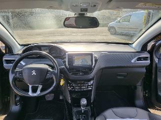 Peugeot 2008 AUTOMAAT  2008 1.2 PureTech Allure 1e eigenaar DE MOOISTE VAN NEDERLAND picture 4