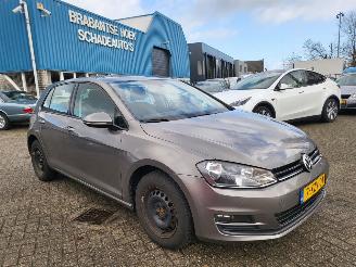 uszkodzony samochody osobowe Volkswagen Golf Golf VII 1.2 TSI Comfortline 105 PK 6 BAK rijdbaar 2014/12