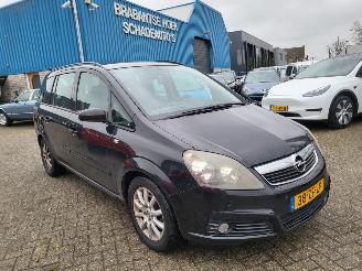 krockskadad bil auto Opel Zafira ZAFIRA 7 zitplaatsen 1.6  105 pk 2008/1