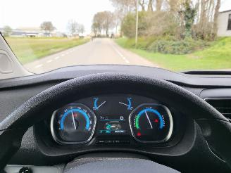Peugeot Expert e-Expert 50 kWh 9 persoons picture 3