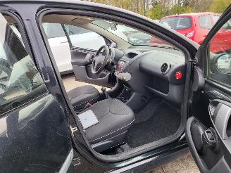 Peugeot 107 Peugeot 107 1.0 Active goed rijden en goede airco picture 15