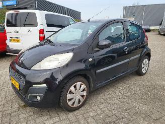 Peugeot 107 Peugeot 107 1.0 Active goed rijden en goede airco picture 2